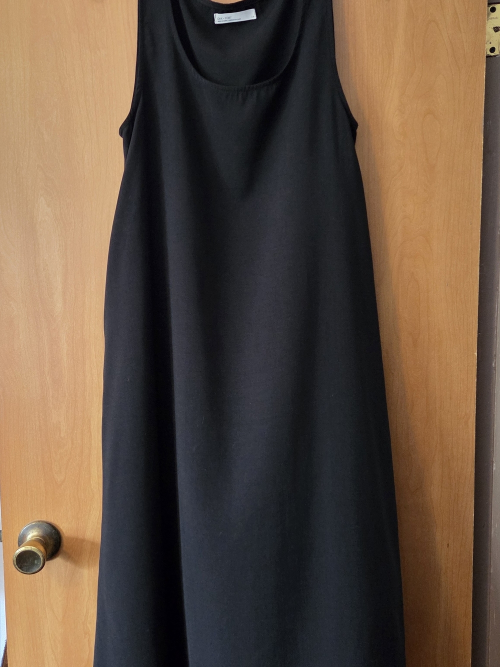 OAK + FORT Black Sleeveless Maxi Dress with Scoop Neck